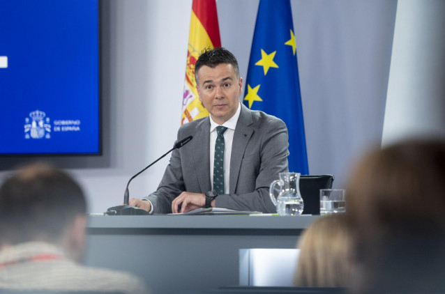 El ministro de Industria, Comercio y Turismo, Héctor Gómez, durante una rueda de prensa posterior al Consejo de Ministros, en el Palacio de La Moncloa, a 4 de julio de 2023, en Madrid (España).