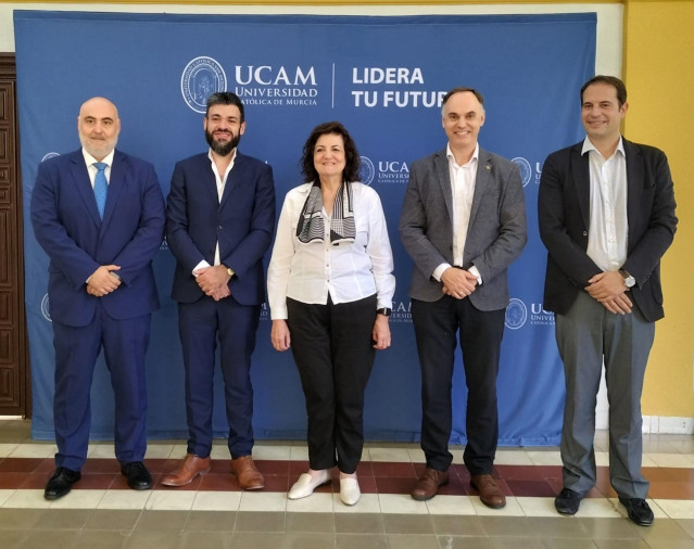 De izquierda a derecha: Jose Luis Cantón (NG Capital), Alex Ingrisano (Orbyn), María Dolores García Mascarell (UCAM), Carlos Caballero (UCAM Hitech), Ricardo Ruiperez (Orbyn).