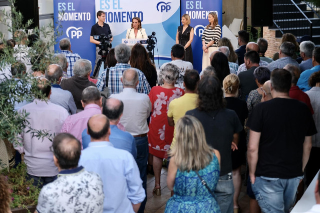Gamarra, junto a Capellán, Villanueva y Fernández, en el acto electoral celebrado esta noche en Haro