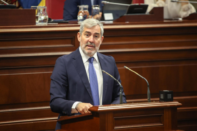 El candidato a la investidura como presidente del Gobierno de Canarias, Fernando Clavijo (CC), durante el pleno de investidura en el debate de investidura del nuevo presidente del Gobierno de Canarias, en el Parlamento de Canarias, a 11 de julio de 2023,