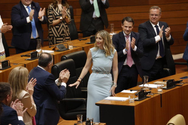 La candidata a la Presidencia de la Junta de Extremadura, María Guardiola, tras su discurso de investidura en la Asamblea de Extremadura
