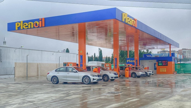 Archivo - Gasolinera de Plenoil en Alcorcón