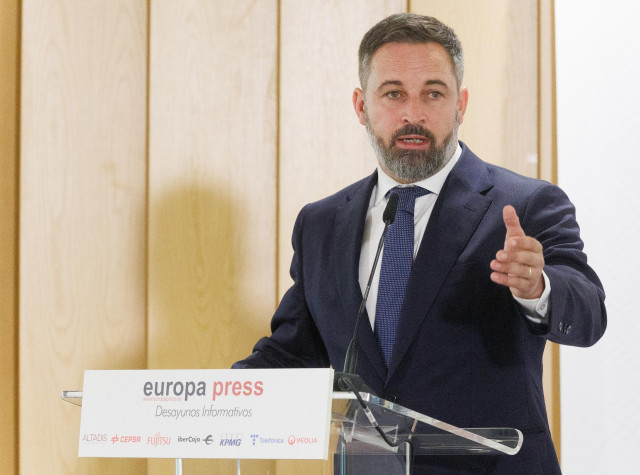 El presidente de VOX y candidato a las elecciones generales, Santiago Abascal, interviene durante un desayuno informativo de Europa Press