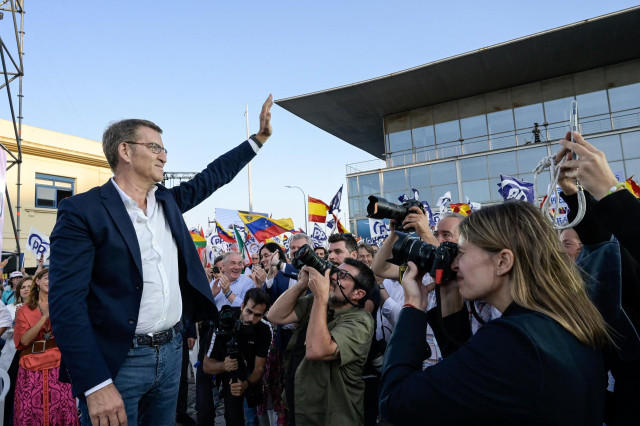 El líder del Partido Popular y candidato a la Presidencia del Gobierno, Alberto Núñez Feijóo, durante el acto de cierre de campaña del PP, a 21 de julio de 2023, en A Coruña, Galicia (España). Este es el último acto de la campaña electoral del PP de cara