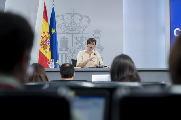 La ministra de Política Territorial y portavoz del Gobierno, Isabel Rodríguez, ofrece una rueda de prensa posterior a la reunión del Consejo de Ministros, en el Palacio de la Moncloa, a 25 de julio de 2023, en Madrid (España). A propuesta del titular de C