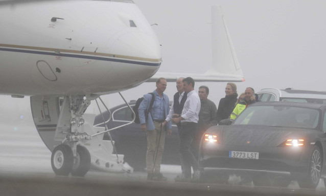 El rey em&eacute;rito abandona Galicia desde el aeropuerto de Peinador, en Vigo.