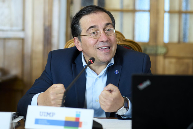 El ministro de Asuntos Exteriores, Uni&oacute;n Europea y Cooperaci&oacute;n en funciones, Jos&eacute; Manuel Albares, interviene durante un encuentro en la Universidad Internacional Men&eacute;ndez Pelayo (UIMP), a 1 de agosto de 2023, en Santander, Cantabria (Espa&ntilde;a).