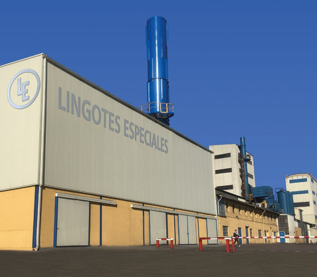Archivo - Fachada de la f&aacute;brica de Lingotes Especiales