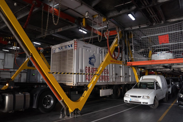 Ma&ntilde;ana llegar&aacute;n v&iacute;a mar&iacute;tima doce grupos electr&oacute;genos m&aacute;s que se sumar&aacute;n a los que ya est&aacute;n funcionando y a la central port&aacute;til que, integrada por seis grupos de emergencia, ya ha comenzado a montarse en las instalaciones de El Palmar.