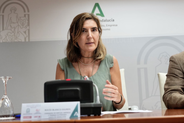 La consejera de Empresa y Trabajo Aut&oacute;nomo, Roc&iacute;o Blanco, durante su intervenci&oacute;n en el acto de la firma del Plan de Choque contra la Siniestralidad Laboral en Andaluc&iacute;a, a 1 de agosto del 2023 en Sevilla (Andaluc&iacute;a, Espa&ntilde;a)