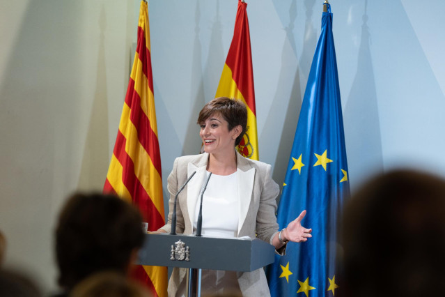 Archivo - La ministra Portavoz, Isabel Rodr&iacute;guez, interviene durante el acto de la toma de posesi&oacute;n de su cargo, en la Delegaci&oacute;n del Gobierno de Barcelona, a 13 de abril de 2023, en Barcelona, Catalu&ntilde;a (Espa&ntilde;a). Carlos Prieto releva a Mar&iacute;a Eugenia Gay e