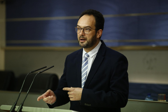 Archivo - Rueda de prensa de Antonio Hernando.