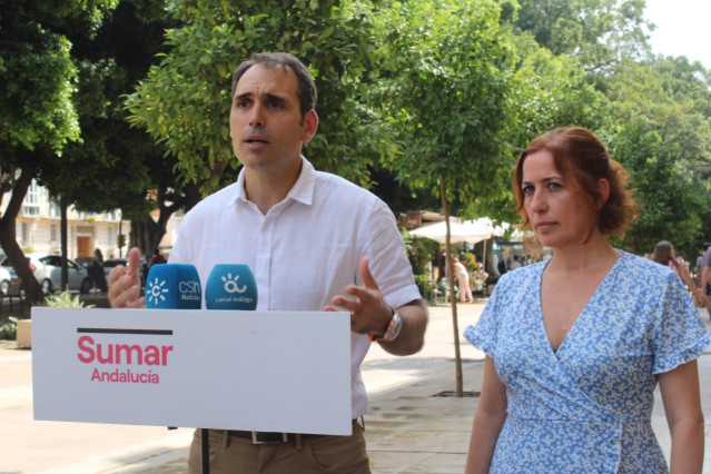 El candidato n&uacute;mero 1 de Sumar por M&aacute;laga al Congreso y coordinador de IU Andaluc&iacute;a, Toni Valero, y la candidata de Sumar al Senado Patricia Garc&iacute;a, en rueda de prensa en una foto de archivo.