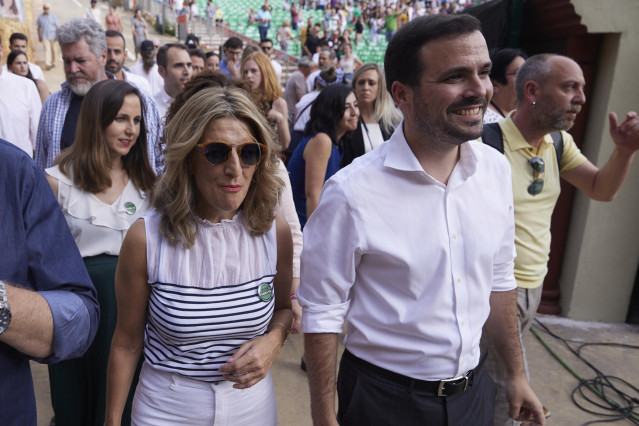 Archivo - La candidata de Por Andaluc&iacute;a a la presidencia de la Junta de Andaluc&iacute;a, Inmaculada Nieto, (2d) junto a el ministro de Consumo y coordinador federal de IU, Alberto Garz&oacute;n, (d) la vicepresidenta segunda del Gobierno, Yolanda D&iacute;az, (2i) y la minis