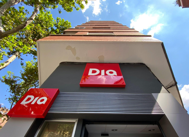 Archivo - La entrada de un supermercado Dia, en Madrid (Espa&ntilde;a).
