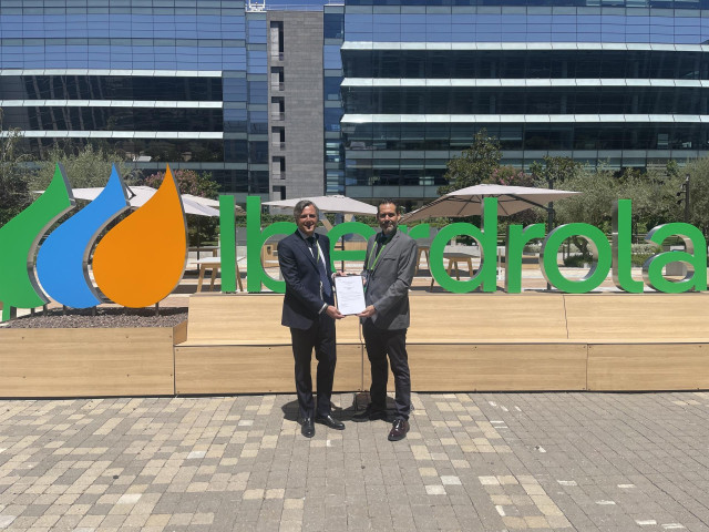 Vicente Acevedo Rodr&iacute;guez, responsable global de Beneficios de Iberdrola, y Ramiro Mej&iacute;a, Global Accounts Manager de LRQA.