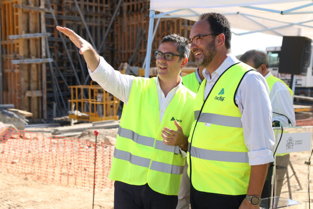 El ministro de la Presidencia, Relaciones con las Cortes y Memoria Democr&aacute;tica en funciones, F&eacute;lix Bola&ntilde;os, y el diputado nacional electo por Almer&iacute;a Antonio Hernando visitan las obras del AVE entre Almer&iacute;a y Murcia en Cuevas del Almanzora (Almer&iacute;a).