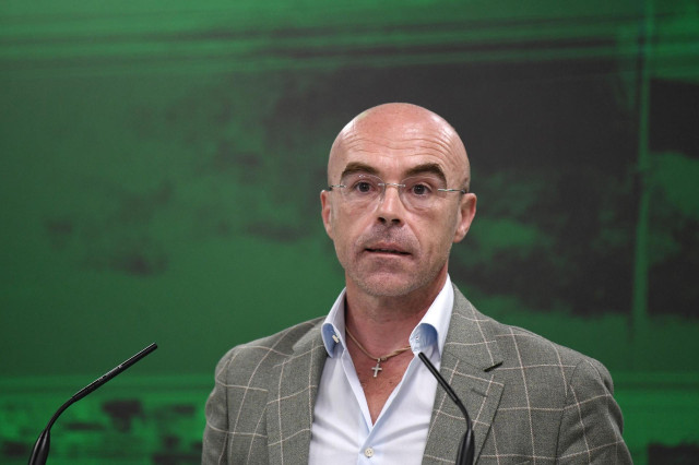 El secretario de Organizaci&oacute;n de Vox, Jorge Buxad&eacute;, interviene durante una rueda de prensa, en la sede nacional de VOX.