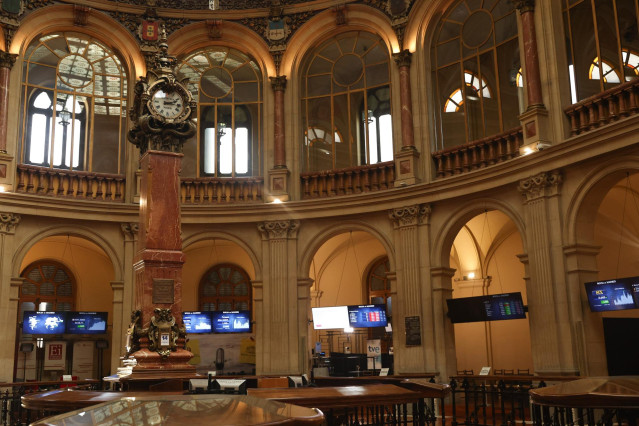 Archivo - Interior del Palacio de la Bolsa de Madrid (Espa&ntilde;a).