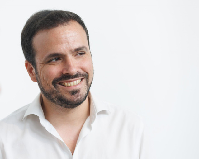 El ministro de Consumo, Alberto Garz&oacute;n, participa en un acto de Sumar, en el espacio Ecooo, a 19 de julio de 2023, en Madrid (Espa&ntilde;a).