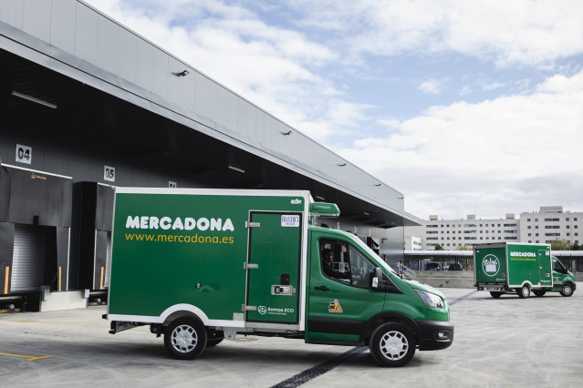 Archivo - Veh&iacute;culos de reparto online de Mercadona