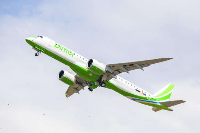 Archivo - Avi&oacute;n Embaser E195-E2 de Binter.