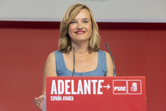 La ministra de Educaci&oacute;n y Formaci&oacute;n Profesional, Pilar Alegr&iacute;a, comparece en la sala de prensa de la sede del PSOE.