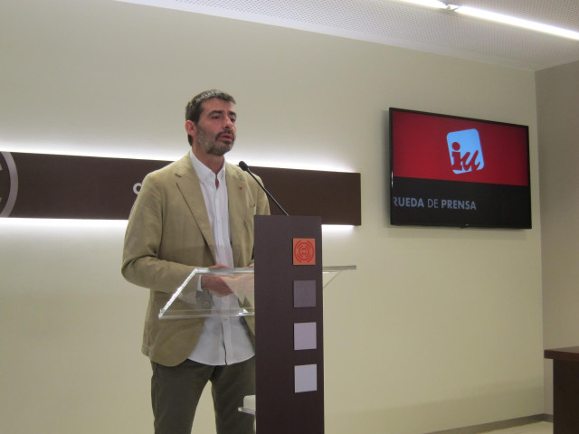 Archivo - El diputado de IU en las Cortes de Arag&oacute;n, &Aacute;lvaro Sanz.