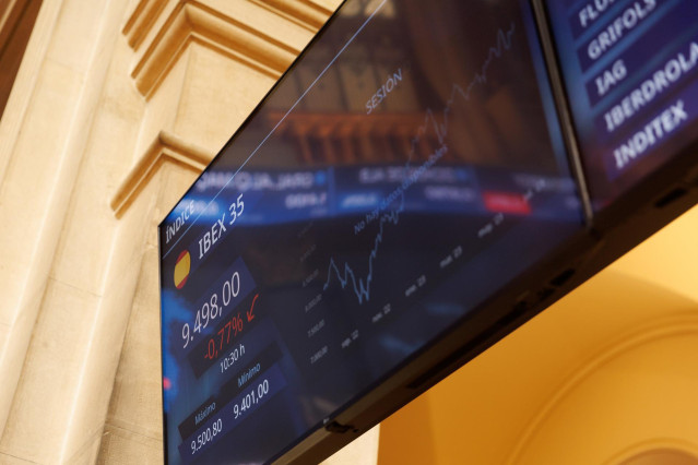 Un panel del Ibex 35 en el Palacio de la Bolsa, a 24 de julio de 2023, en Madrid (Espa&ntilde;a).