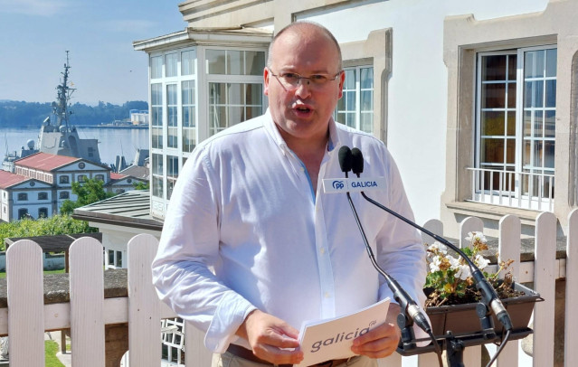 Archivo - El vicesecretario de Organizaci&oacute;n del PP, Miguel Tellado, en una rueda de prensa en el Parador de Ferrol.