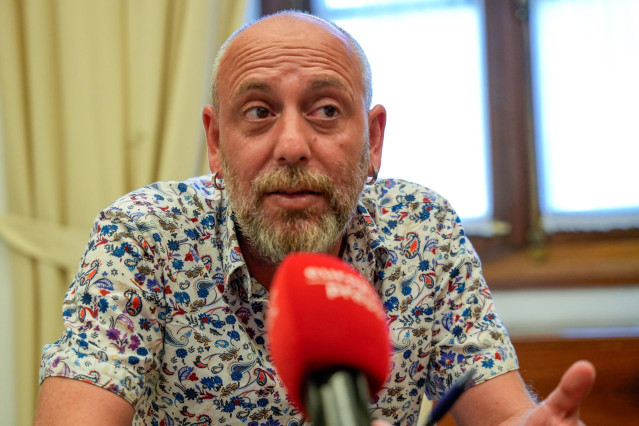 El portavoz de la direcci&oacute;n de IU Andaluc&iacute;a y secretario general del Partido Comunista de Andaluc&iacute;a (PCA), Ernesto Alba, durante la entrevista concedida a Europa Press a 03 de agosto del 2023 en Sevilla (Andaluc&iacute;a, Espa&ntilde;a)