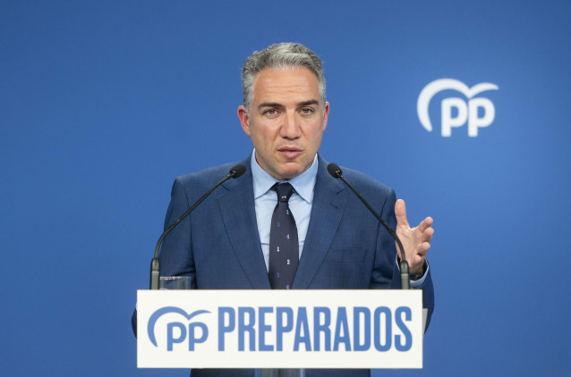 Archivo - El coordinador general del PP, El&iacute;as Bendodo, en una rueda de prensa tras el Comit&eacute; de Direcci&oacute;n del PP, en la sede de la calle G&eacute;nova, a 11 de abril de 2022, en Madrid (Espa&ntilde;a).