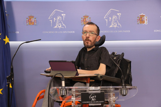 Archivo - El portavoz de Unidas Podemos en el Congreso, Pablo Echenique, ofrece una rueda de prensa despu&eacute;s de participar en la Junta de Portavoces en el Congreso de los Diputados, a 15 de marzo de 2022, en Madrid (Espa&ntilde;a).