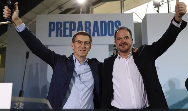 Archivo - Imagen del l&iacute;der del PP vasco, Carlos Iturgaiz, y del nuevo presidente del PP, Alberto N&uacute;&ntilde;ez Feijo&oacute;