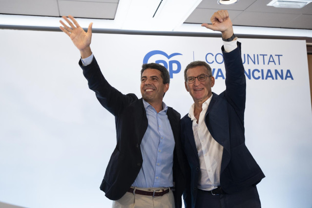 Archivo - El presidente del PP de la Comunitat Valenciana, Carlos Maz&oacute;n (i), y el presidente del Partido Popular, Alberto N&uacute;&ntilde;ez Feij&oacute;o.