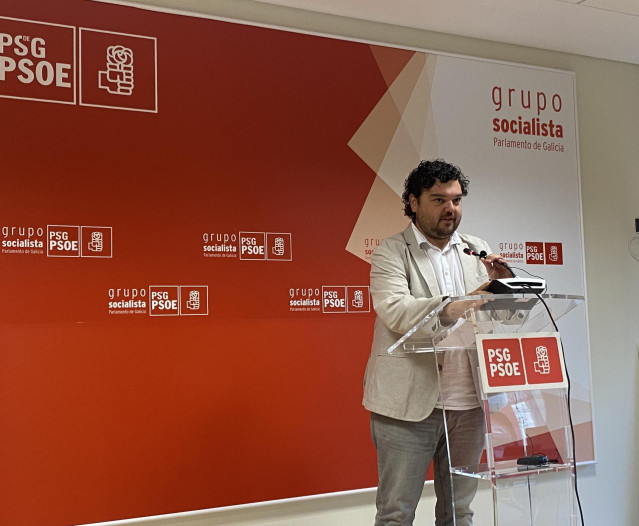 El diputado del PSdeG Julio Torrado en rueda de prensa.