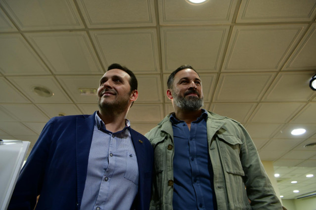 Archivo - El presidente de Vox en Ceuta, Juan Sergio Redondo, y el l&iacute;der de Vox, Santiago Abascal, en una imagen de 22 de mayo de este a&ntilde;o.