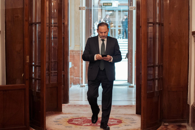 Archivo - El exministro de Transportes Jos&eacute; Luis &Aacute;balos a su llegada a una sesi&oacute;n plenaria en el Congreso de los Diputados.