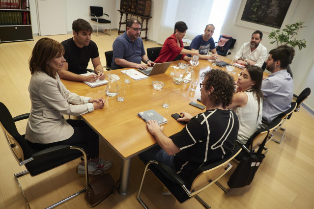 Representantes de PSN, Geroa Bai y Contigo-Zurekin durante una reuni&oacute;n en el Parlamento de Navarra, a 7 de agosto de 2023, en Pamplona, Navarra (Espa&ntilde;a). Representantes de PSN, Geroa Bai y Contigo-Zurekin se han reunido esta tarde para tratar de cerrar un