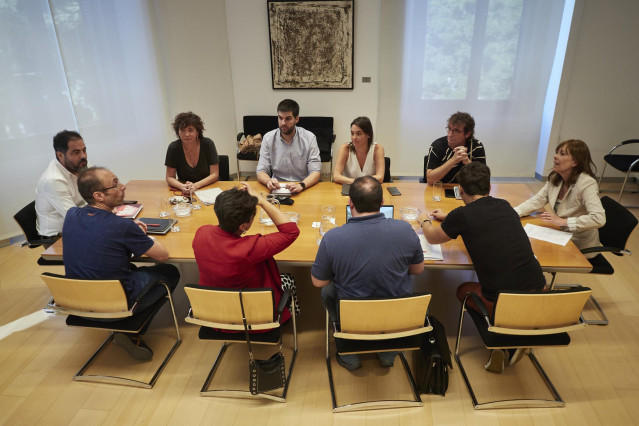 Representantes de PSN, Geroa Bai y Contigo-Zurekin durante una reuni&oacute;n en el Parlamento de Navarra, a 7 de agosto de 2023, en Pamplona, Navarra (Espa&ntilde;a). Representantes de PSN, Geroa Bai y Contigo-Zurekin se han reunido esta tarde para tratar de cerrar un