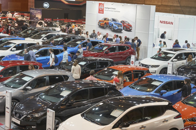 Archivo - Imagen de un sal&oacute;n del autom&oacute;vil de ocasi&oacute;n.