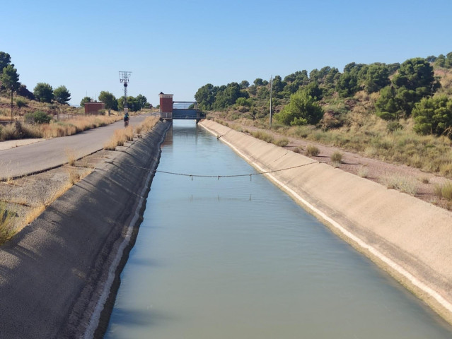 Archivo - Canal entre los municipios de Alhama de Murcia y Totana y que llega hasta la provincia de Almer&iacute;a
