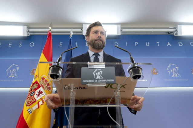 Archivo - El portavoz de VOX en el Congreso, Iv&aacute;n Espinosa de los Monteros, durante una rueda de prensa.