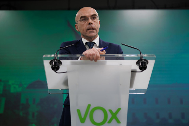 Archivo - El portavoz del Comit&eacute; de Acci&oacute;n Pol&iacute;tica de Vox, Jorge Buxad&eacute;, durante una rueda de prensa, en la sede de Vox, a 13 de marzo de 2023, en Madrid (Espa&ntilde;a).