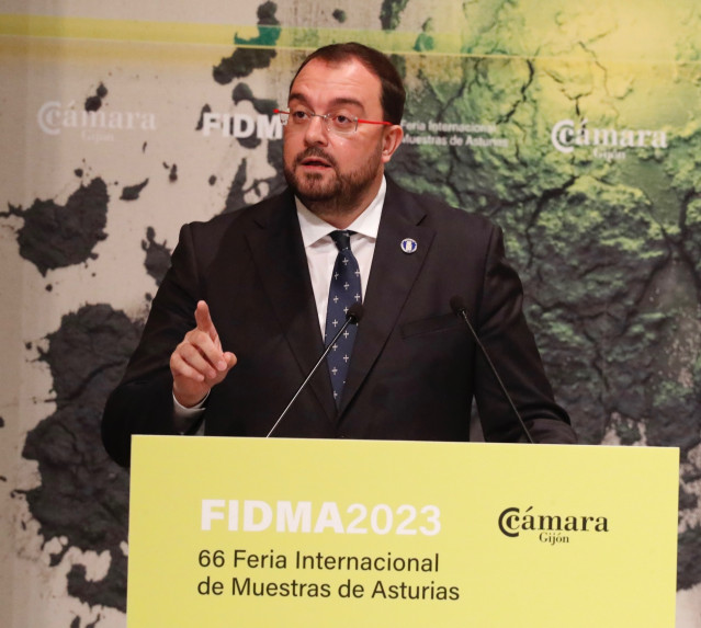 El presidente del Gobierno del Principado de Asturias, Adri&aacute;n Barb&oacute;n, en la inauguraci&oacute;n de la 66 edici&oacute;n de la Feria Internacional de Muestras de Asturias (Fidma), en Gij&oacute;n (Archivo)