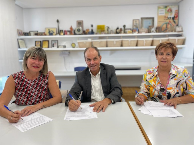 (De Izda. A Dcha.):  La Vicepresidenta Del Comit&eacute; De Empresa De VB1, M&oacute;nica De La Sierra; El CEO De Cerealto, Bosco Fonts, Y La Presidenta Del Comit&eacute; De Empresa De VB1, Mar&iacute;a Del Mar Rodr&iacute;guez.