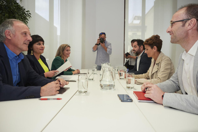 Archivo - Reuni&oacute;n entre las delegaciones de EH Bildu y el PSN celebrada el pasado mes de junio.