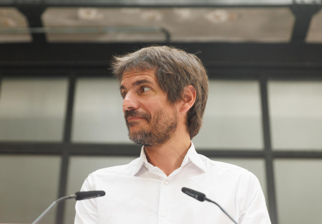 El portavoz de Sumar, Ernest Urtasun, durante una rueda de prensa tras las elecciones generales del 23J, en Espacio Larra, a 24 de julio de 2023, en Madrid (Espa&ntilde;a).