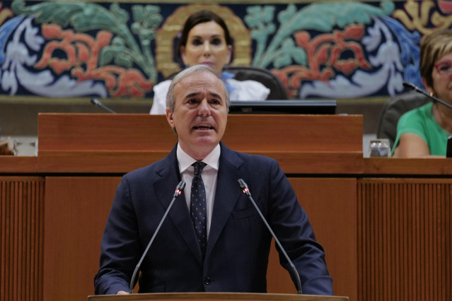El candidato del PP a la Presidencia de Arag&oacute;n, Jorge Azc&oacute;n, durante el debate para su imbestidura, en las Cortes de Arag&oacute;n
