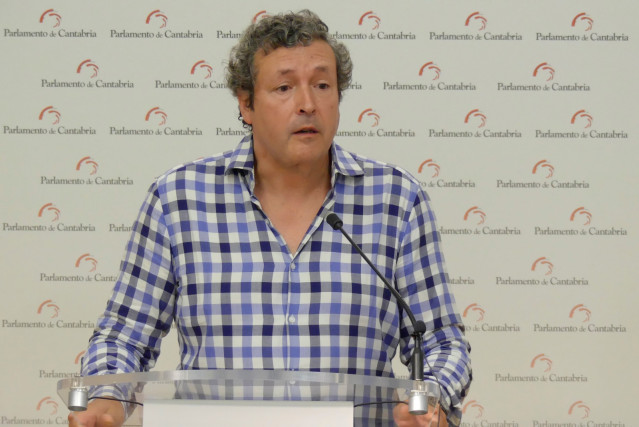 El diputado del PP en el Parlamento de Cantabria y senador de designaci&oacute;n auton&oacute;mica, &Iacute;&ntilde;igo Fern&aacute;ndez, anuncia que dejar&aacute; la Portavoc&iacute;a del Grupo Popular
